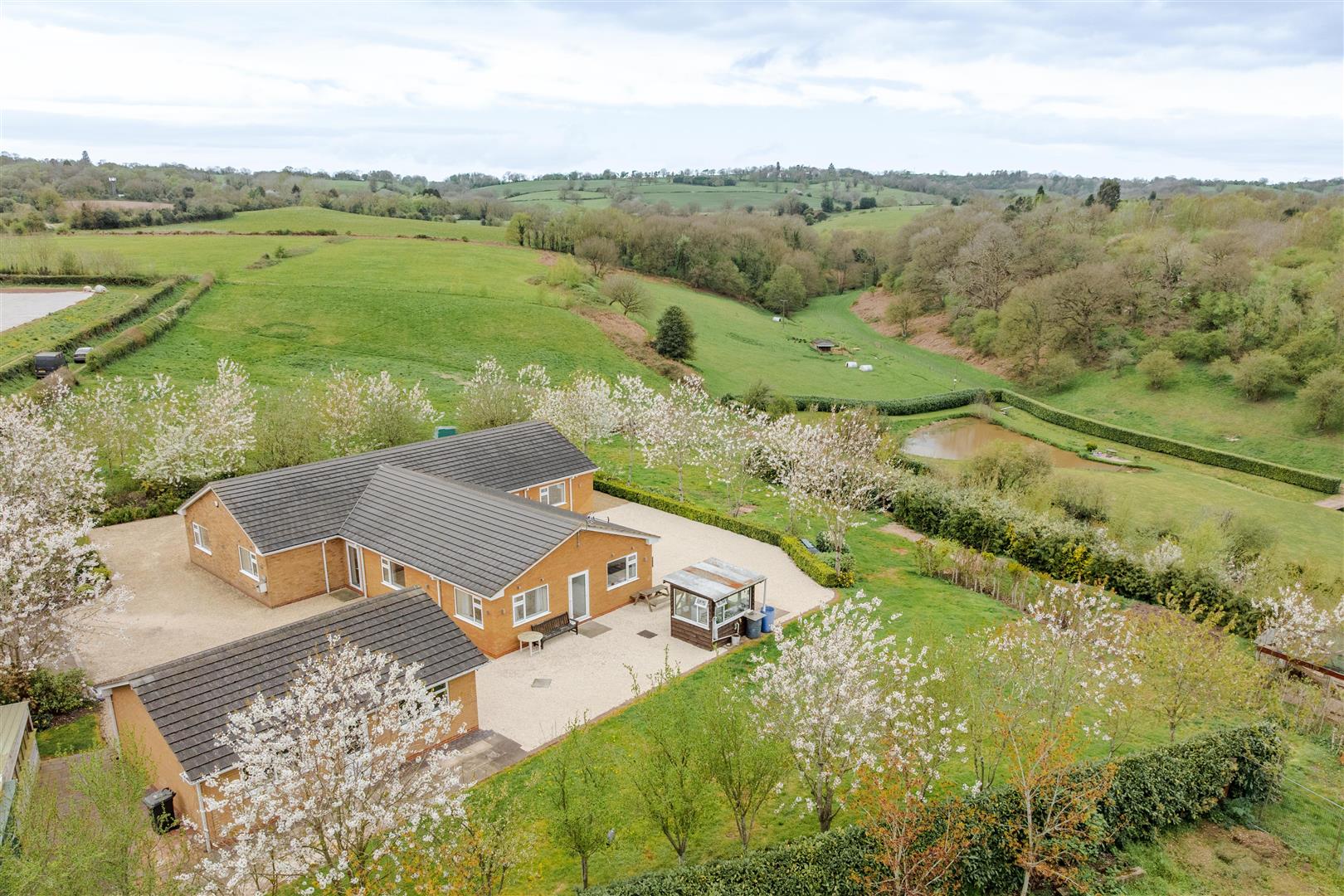 5 bed property in Sandy Lane, Kidderminster
